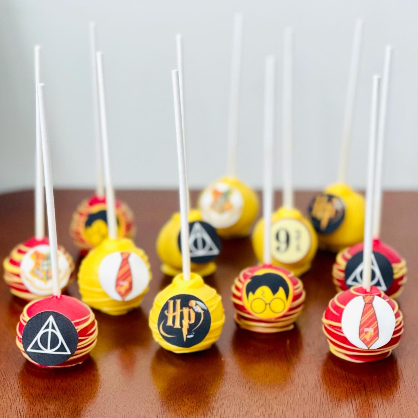 HARRY POTTER CAKE POPS, HARRY POTTER DESSERT PARTY