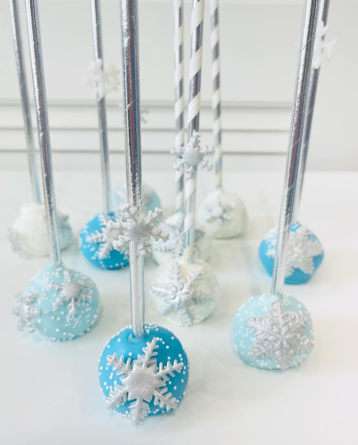 Winter Wonderland Cake Pops/ Snowflakes Cake pops