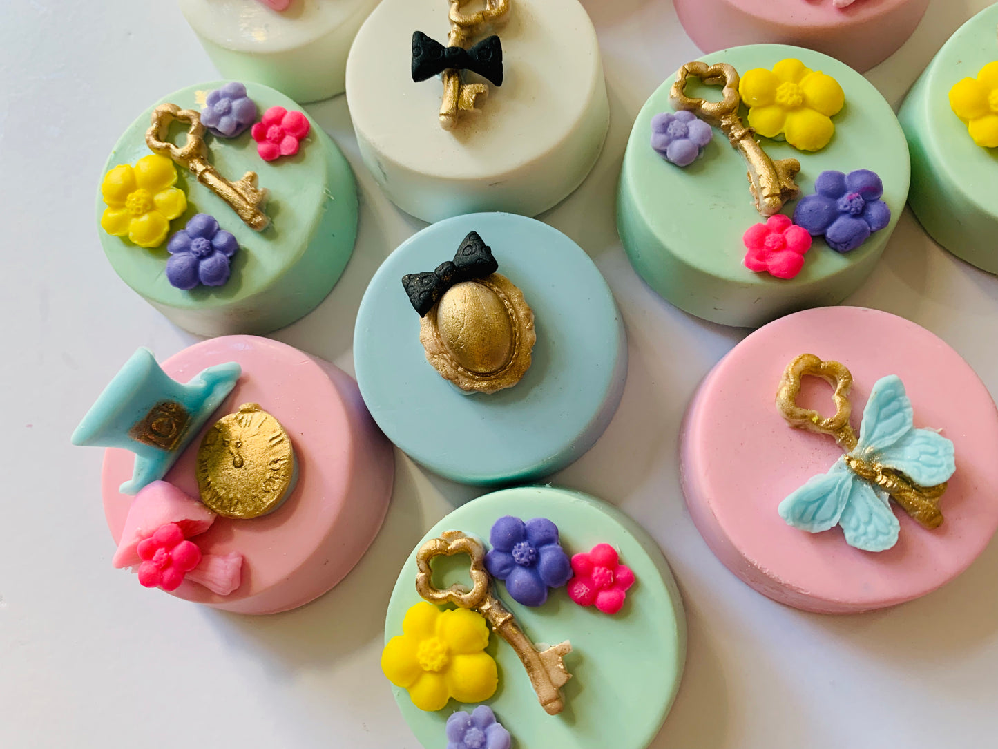 Alice in wonderland cake pops, baby shower cake pops, spring cake pops, cake pops near me 91411